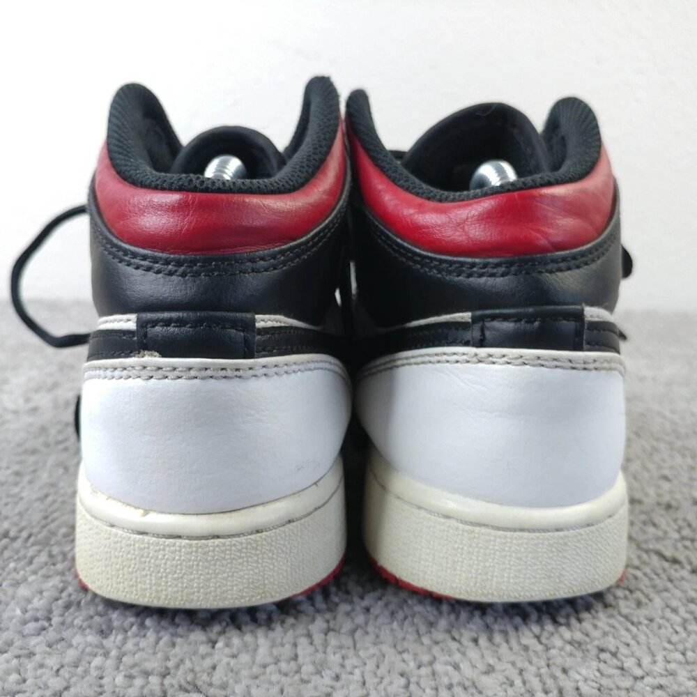 Nike Boys Air Jordan 1 Mid Boys Size 3.5Y Basketball Shoes Gym Red Black Toe - Picture 8 of 10